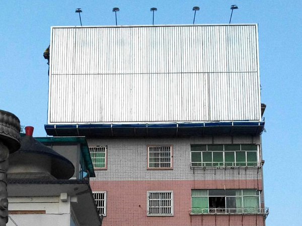 三面翻廣告牌貼畫噴繪墨水的鑒別方法